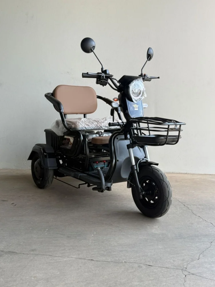 ANGIE Triciclo Elétrico Angie AG05 1000W é um veículo de três rodas equipado com  motor elétrico de 1000w com velocidade max. de 32km.
