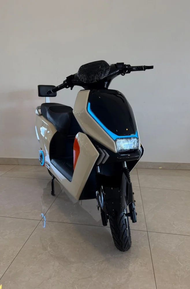 ANGIE AG10 é uma scooter elétrica autopropelida de 1000W